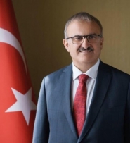 Münir Karaloğlu Kimdir?