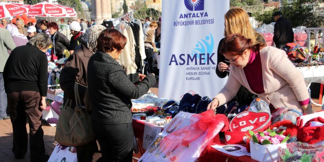 14 Şubat Hediyelik Eşya Fuarı’na yoğun ilgi