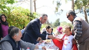 BAŞKAN SEMİH ESEN, ÇOCUKLARIN BAYRAM COŞKUSUNU PAYLAŞTI 