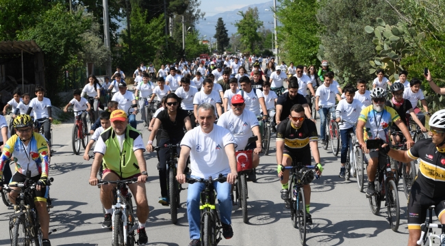 BAŞKAN ESEN, 5'İNCİ KÖYÜM BİSİKLETE BİNİYOR ŞENLİĞİ'NDE PEDAL ÇEVİRDİ
