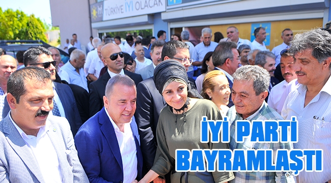 İYİ PARTİ SALONLARA SIĞMADI 