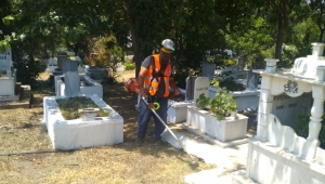 Büyükşehir'den Mezarlıklara Bayram Bakımı