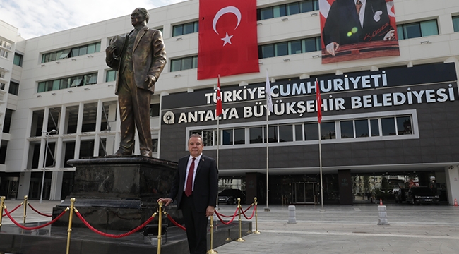 BÖCEK, “HEYKEL BELEDİYE BİNAMIZA ÇOK YAKIŞACAK”