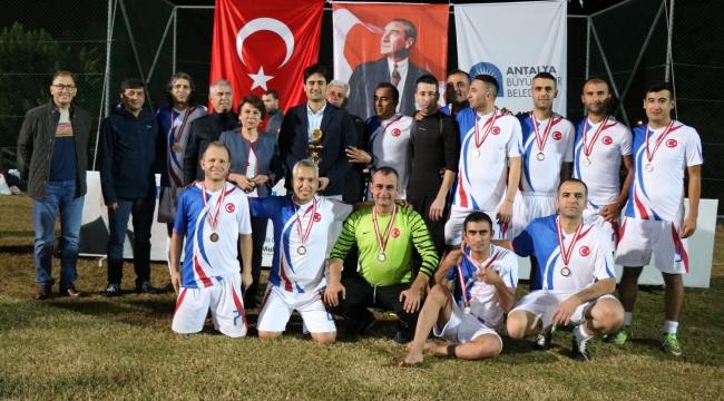 BÜYÜKŞEHİR BİRİMLER ARASI FUTBOL TURNUVASI DÜZENLEDİ 