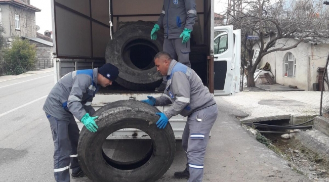  FİNİKE'DE ATIK LASTİKLER GERİ DÖNÜŞÜME KAZANDIRILDI