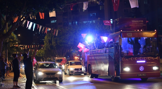 KONYAALTI’NDA 19 MAYIS COŞKUSU BALKONLARA TAŞTI