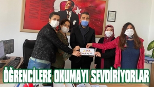 ÖĞRENCİLERE OKUMAYI SEVDİRİYORLAR