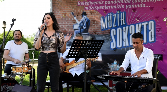 MURATPAŞA’DAN MÜZİSYENLERE DESTEK