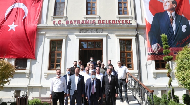 BAŞKAN BÖCEK BAYRAMİÇ BELEDİYESİ’Nİ ZİYARET ETTİ