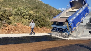 KAŞ YENİKÖY GRUP YOLU ASFALTLANDI