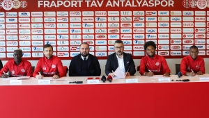 Antalyaspor’dan 4 yeni futbolcu için imza töreni