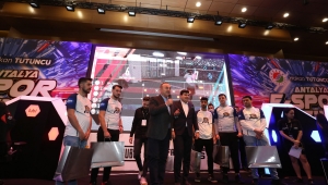 Bakan Çavuşoğlu, E-SPORFEST’in konuğu oldu 