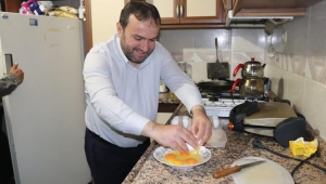 BAŞKAN ÖZKAN ÖĞRENCİLERLE SAHUR YAPTI