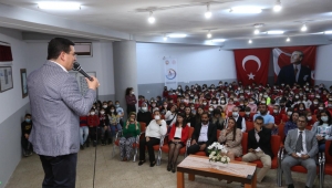 Tütüncü, öğrencilere yerel yönetimi anlattı