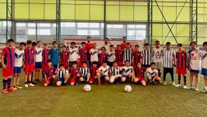 AKSU BELEDİYESPOR MİNİK TAKIMI 19 MAYIS GENÇLİK FUTBOL TURNUVASI ETKİNLİĞİNDE