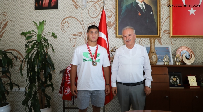 GÜREŞ TAKIMINDAN, BAŞKAN ŞAHİN’E TEŞEKKÜR ZİYARETİ