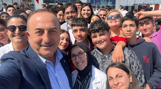 BAKAN ÇAVUŞOĞLU ÖĞRENCİLERLE BULUŞTU