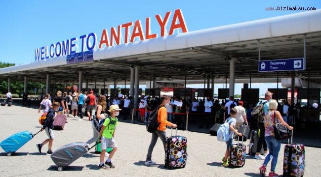 ANTALYA'YA 9 MİLYON TURİST GELDİ