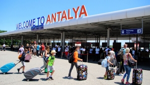 ANTALYA'YA 9 MİLYON TURİST GELDİ