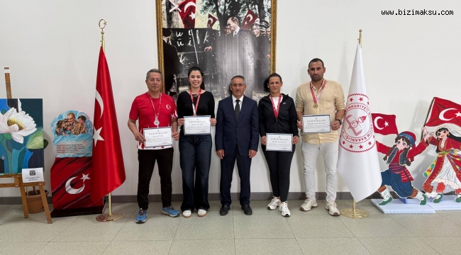 AKSU’DA BADMİNTON TURNUVASI TAMAMLANDI