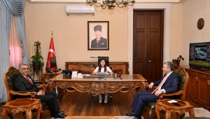 ANTALYA’DA ÇOCUK VALİ NAZENİN KARSAVURDAN GÖREVİ DEVRALDI