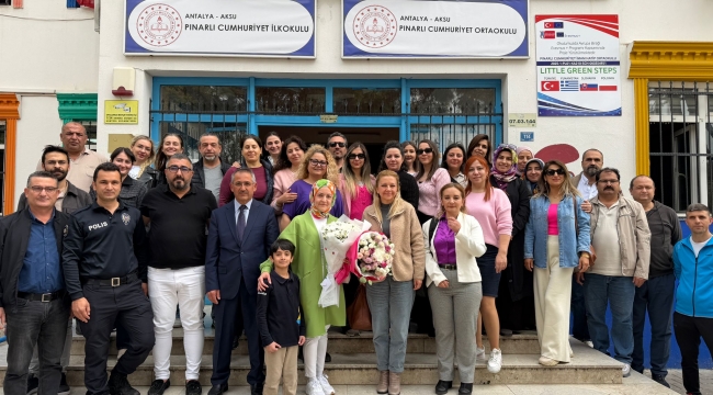 KANSERİ YENEN NİHAL ÖĞRETMEN OKULDA COŞKUYLA KARŞILANDI