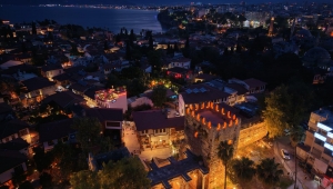 ANTALYA'NIN TARİHİ KAPISI AYDINLATILDI