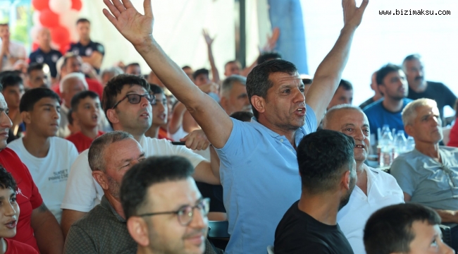 MİLLİ TAKIMIN MAÇI ANTALYA’DA TEK YÜREK İZLENDİ