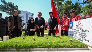 VALİ ŞAHİN, 15 TEMMUZ ŞEHİTLERİNİ VE AİLELERİNİ ZİYARET ETTİ