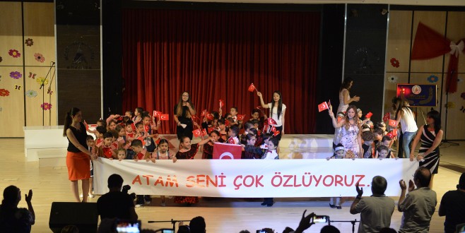 ABİ VE ABLALARINI OKULA UĞURLADILAR