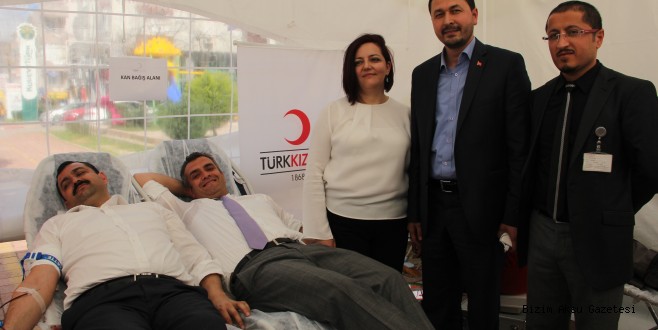 AK Parti Konyaaltı’ndan Kızılay’a Kan Bağışı