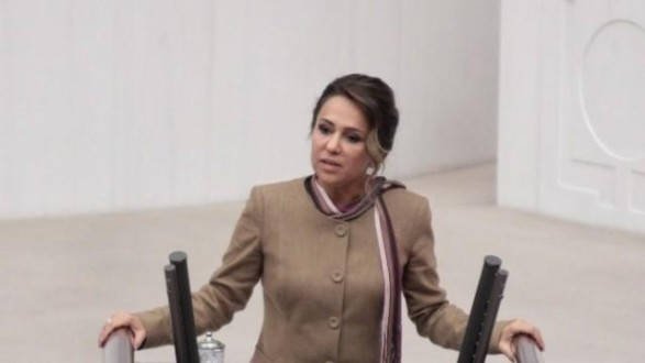 AK Parti'li Enç: "Vitrin Olarak Görülmekten Bıktım"