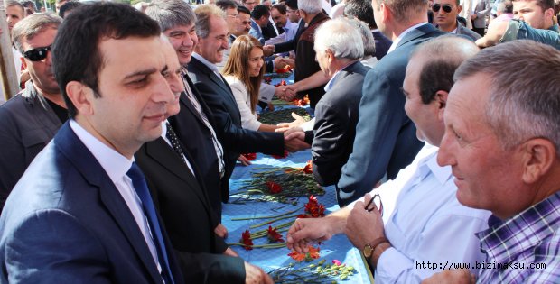 AK Parti’de coşkulu bayramlaşma