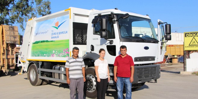 AKSU BELEDİYESİ’NE YENİ ÇÖP KAMYONU