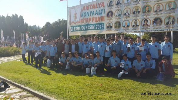 AKSU BELEDİYESİ ÖĞRENCİLERİ KİTAP FUARINA GÖTÜRÜYOR
