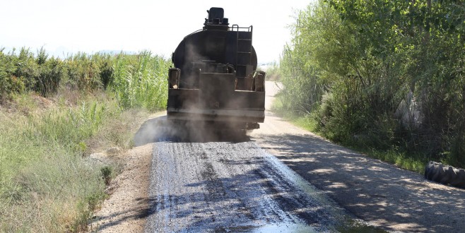 AKSU’DA ASFALT ÇALIŞMALARI DEVAM EDİYOR