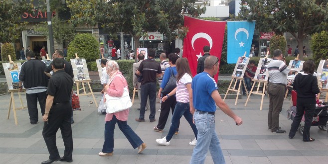 ANTALYA ALPEREN OCAKLARI DOĞU TÜRKİSTAN İÇİN RESİM SERGİSİ AÇTI