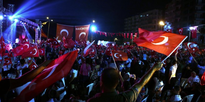  Antalya Kırmızı Beyaza Boyandı
