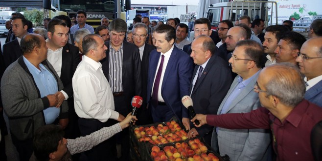 Bakan Çelik Antalya Toptancı Hali’ni Ziyaret etti