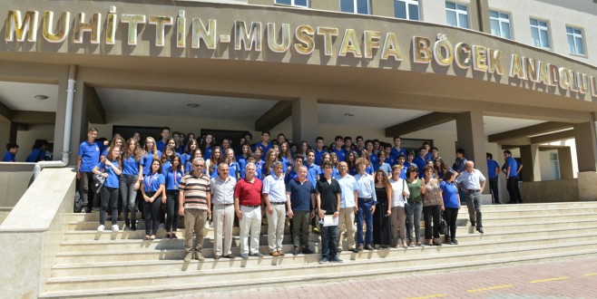 Başkan Böcek’i duygulandıran karne töreni…