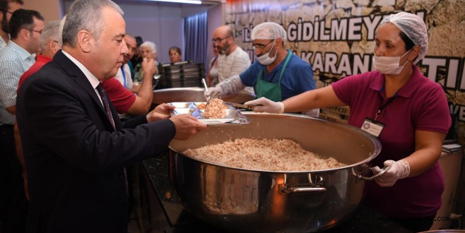 Başkan Böcek, oruç açma lokması ikram etti