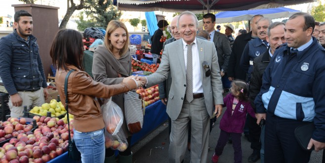 Başkan Evcilmen Şirinyalı Pazarı’nda