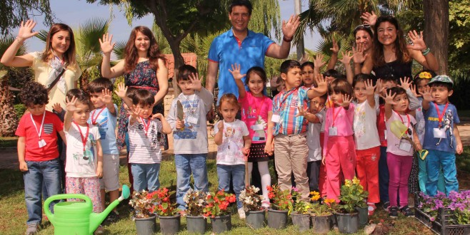 Başkan Genç, Dünya Çevre Günü nedeniyle çocuklarla çiçek dikti