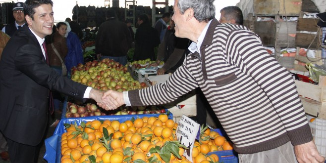 Başkan Genç pazaryeri esnafıyla buluştu