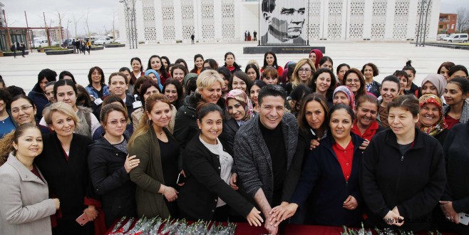 Başkan Genç’ten kadın personele büyük jest