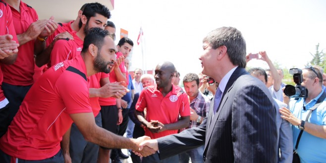 Başkan Türel’den Antalyaspor’a destek ziyareti