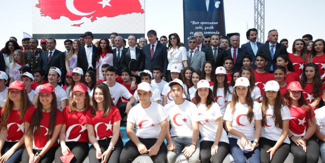 Başkan Türel’den gençlere anlamlı hediye