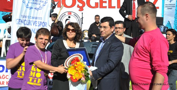 Başkan Tütüncü “Engelli Sporcular Şenliği”nde