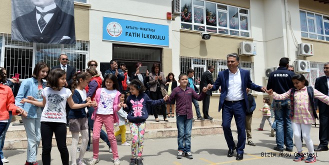 BAŞKAN UYSAL, 23 NİSAN’I ÇOCUKLARLA KUTLADI