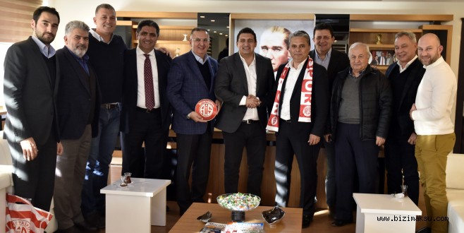 BAŞKAN UYSAL, ANTALYASPOR BAŞKANI ÖZTÜRK’Ü AĞIRLADI